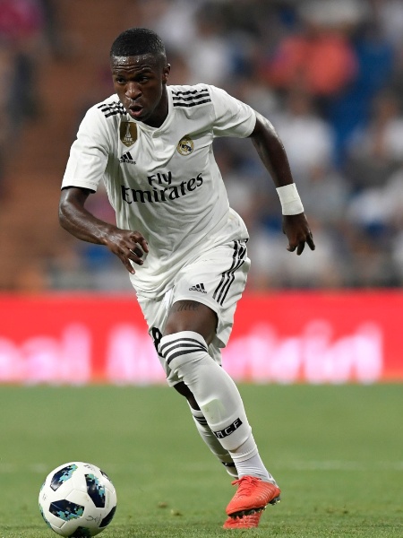 Vinicius Jr, durante partida entre Real Madrid e Milan - GABRIEL BOUYS / AFP