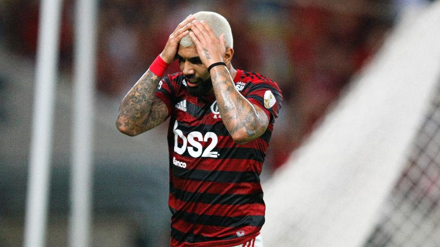 Gabigol foi expulso e abriu caminho para vitória do Peñarol contra Flamengo no Maracanã - 