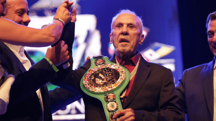 Éder Jofre recebeu novo cinturão do Conselho Mundial de Boxe - Divulgação/WBC