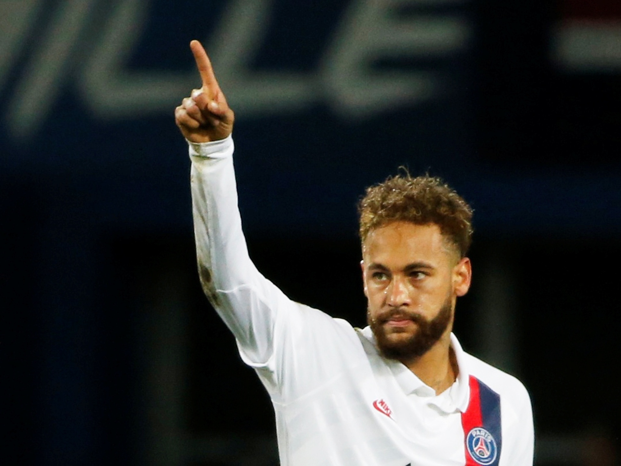 Curativos de Neymar e Cavani chamam a atenção de internautas