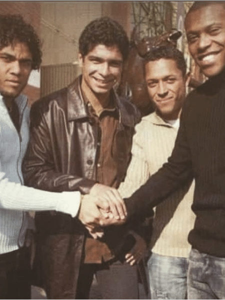 Dani Alves posta goto antiga com amigos, entre eles, Adriano (Athletico Paranaense) e o ex-jogador Julio Batista - Reprodução/Instagram