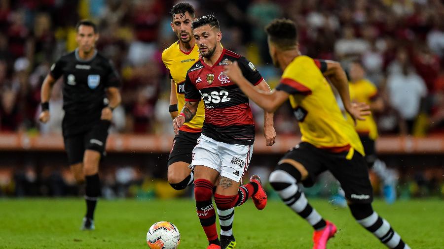 Arrascaeta, do Flamengo, durante partida contra o Barcelona-EQU pela Libertadores - Thiago Ribeiro/AGIF