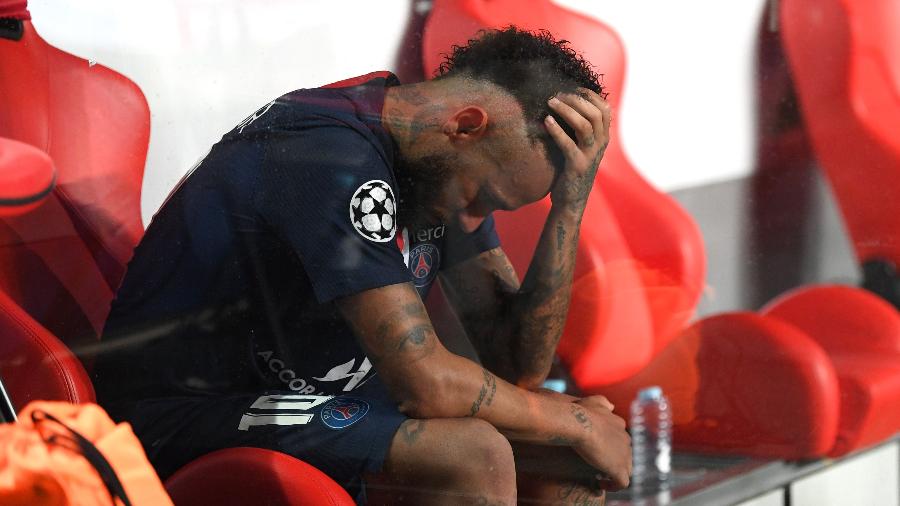 Neymar chora depois da derrota do PSG para o Bayern de Munique na final da Champions - Michael Regan / UEFA / Handout/Anadolu Agency via Getty Images
