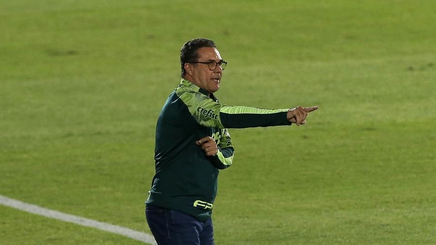 Vanderlei Luxemburgo, durante o empate entre Guaraní e Palmeiras - Cesar Greco