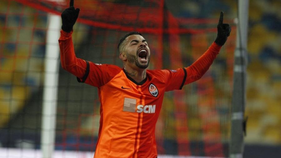 Dentinho comemora gol do  Shakhtar contra o Real Madrid, em jogo da Liga dos Campeões - Anadolu Agency via Getty Images