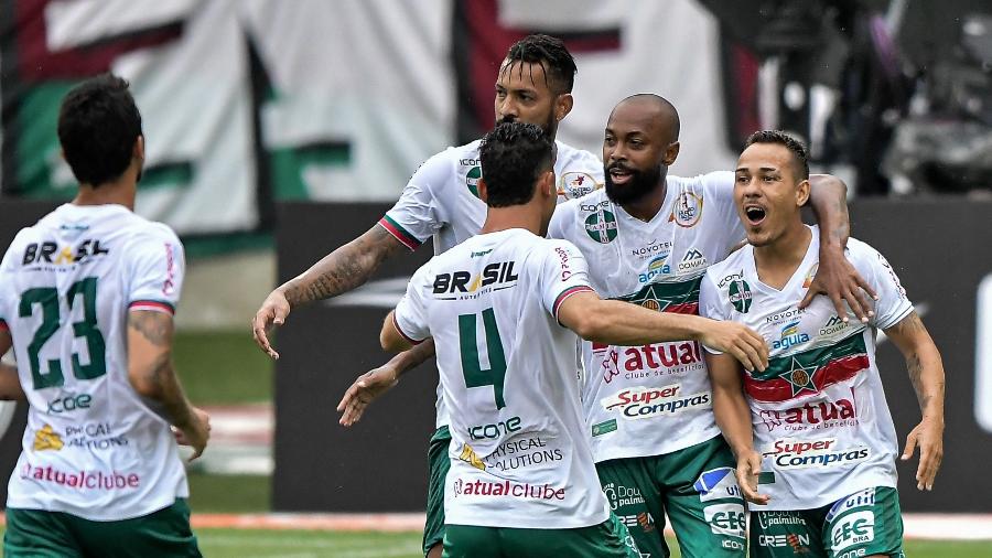 Jogadores da Portuguesa-RJ comemoram gol sobre o Fluminense em partida do Carioca 2021 - Thiago Ribeiro/AGIF