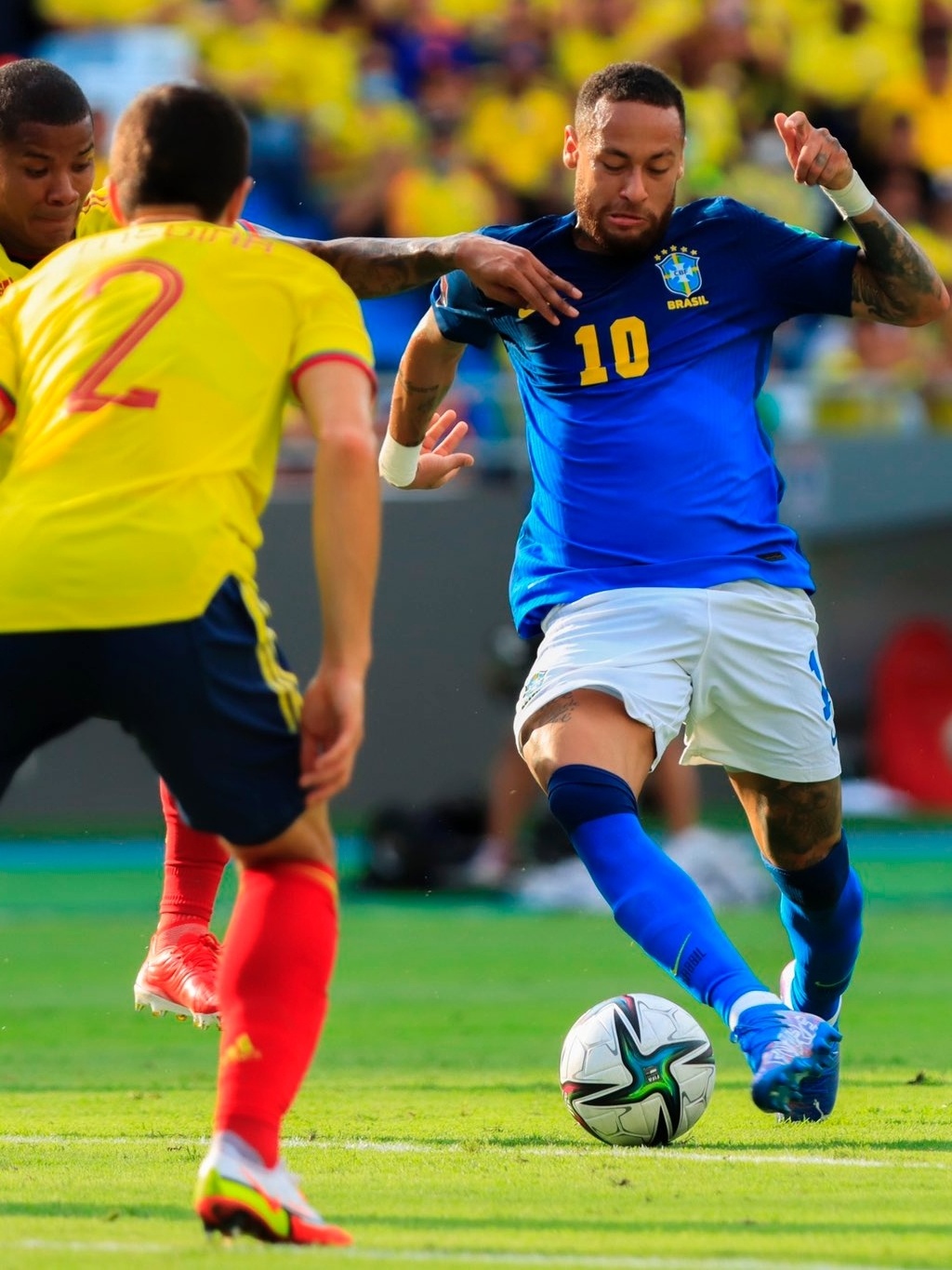 Um gol, brigas e lesão: o histórico de Neymar x Colômbia em jogos oficiais  - Placar - O futebol sem barreiras para você