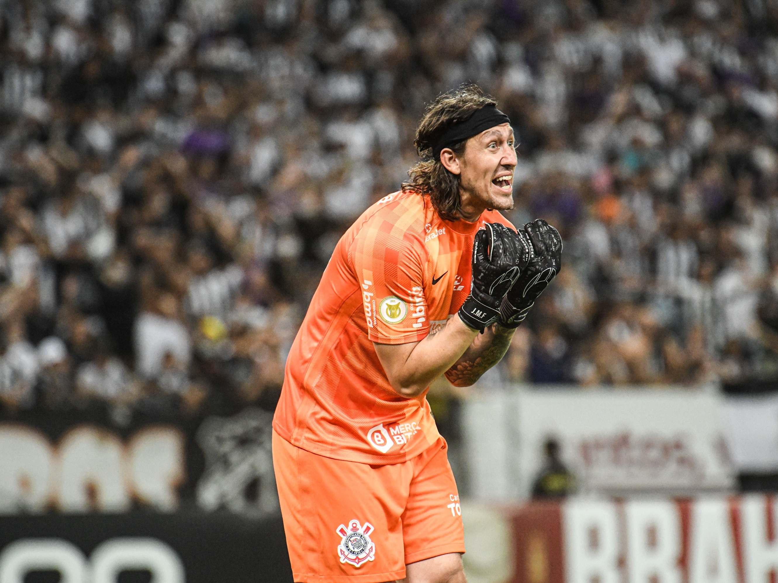 [OPINIÃO] Corinthians precisa definir se vai contratar um goleiro