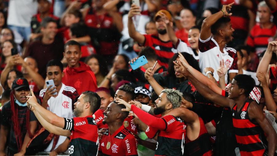 Jogadores do Flamengo comemoram gol de Gabigol contra o Ceará - Gilvan de Souza / Agencia O Dia