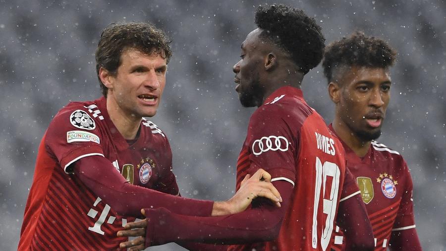 Müller comemora gol do Bayern contra o Barcelona na Liga dos Campeões - Christof STACHE / AFP