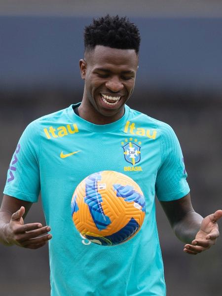 Vinicius Júnior mostrou gingado dançando funk com estrelas do TikTok - Lucas Figueiredo/CBF