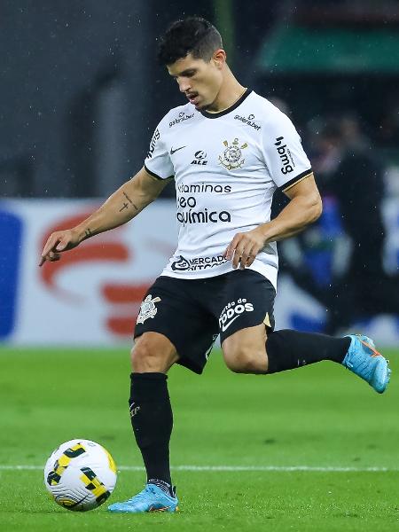 Rafael Ramos, do Corinthians, na partida contra o Internacional no Beira-Rio pelo Campeonato Brasileiro 2022 - Pedro H. Tesch/AGIF