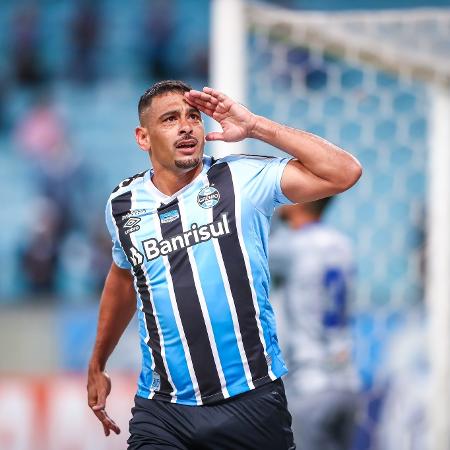 Diego Souza, atacante do Grêmio, tem futuro incerto em 2023
