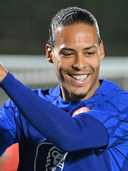 Virgil van Dijk em treino da seleção holandesa nesta terça-feira (06). - ALBERTO PIZZOLI/AFP