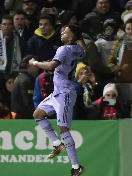 Rodrygo comemora gol pelo Real Madrid na Copa do Rei com soco no ar - CRISTINA QUICLER / AFP