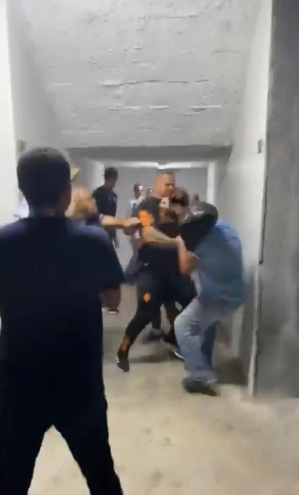 Segurança do Inter e torcedores do CSA brigam no Rei Pelé