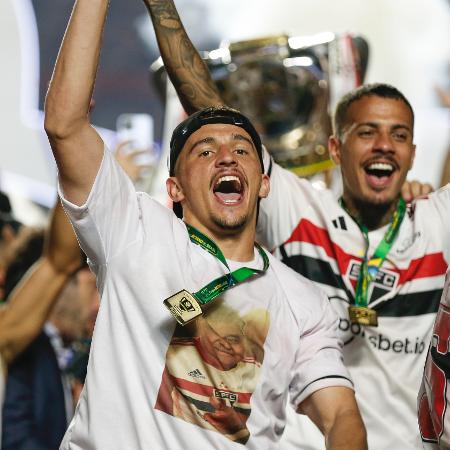 Pablo Maia, do São Paulo, comemora título da Copa do Brasil sobre o Flamengo