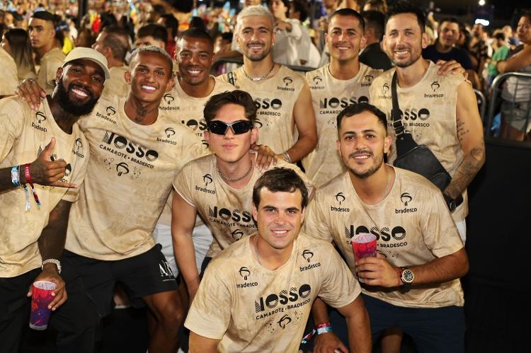 Elenco do Flamengo curtindo o Carnaval no Rio de Janeiro