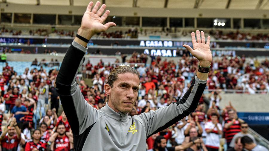 Filipe Luís, técnico do Flamengo sub-20, antes da final do Mundial da categoria contra o Olympiacos