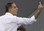 Técnico do Botafogo diz por que mostrou dedo do meio após golaço de Artur