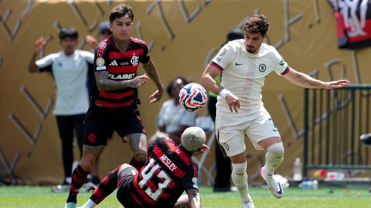 Wesley vacilou no gol de Pedro Neto durante jogo entre Flamengo e Chelsea no Mundial