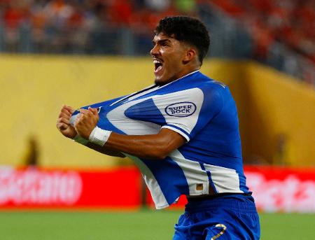 William Gomes comemora gol marcado pelo Porto contra o Al Ahly William Gomes comemora gol marcado pelo Porto contra o Al Ahly