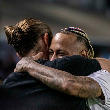 O técnico Filipe Luis e Neymar se abraçam no jogo entre Flamengo e Santos, pelo Brasileirão O técnico Filipe Luis e Neymar se abraçam no jogo entre Flamengo e Santos, pelo Brasileirão