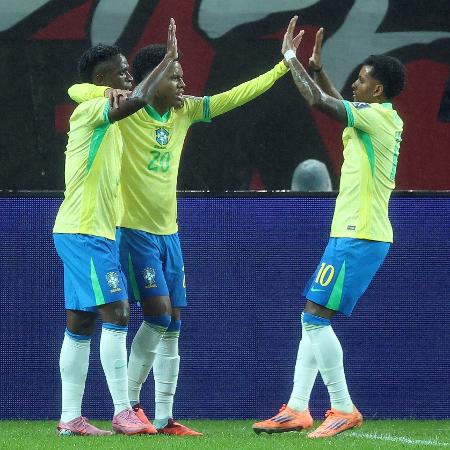 Vini Jr, Estêvão e Rodrygo celebram após gol do Brasil sobre a Coreia do Sul em amistoso Vini Jr, Estêvão e Rodrygo celebram após gol do Brasil sobre a Coreia do Sul em amistoso