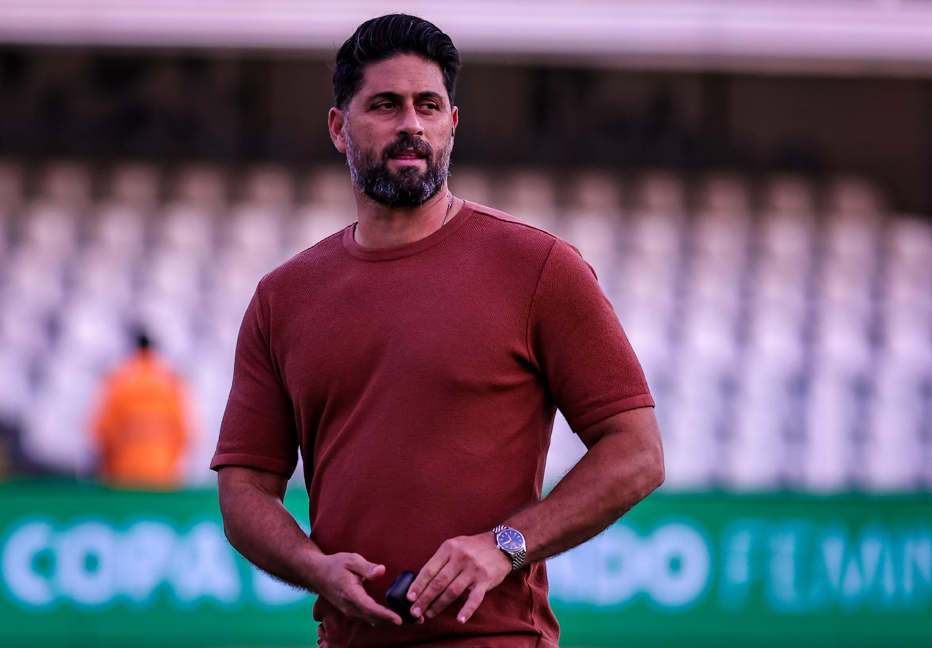 Corinthians anuncia demissão do gerente de futebol do clube