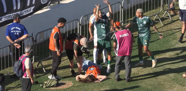 Mulher leva bolada na cabeça e desmaia em jogo da Série D: 'Pura maldade'