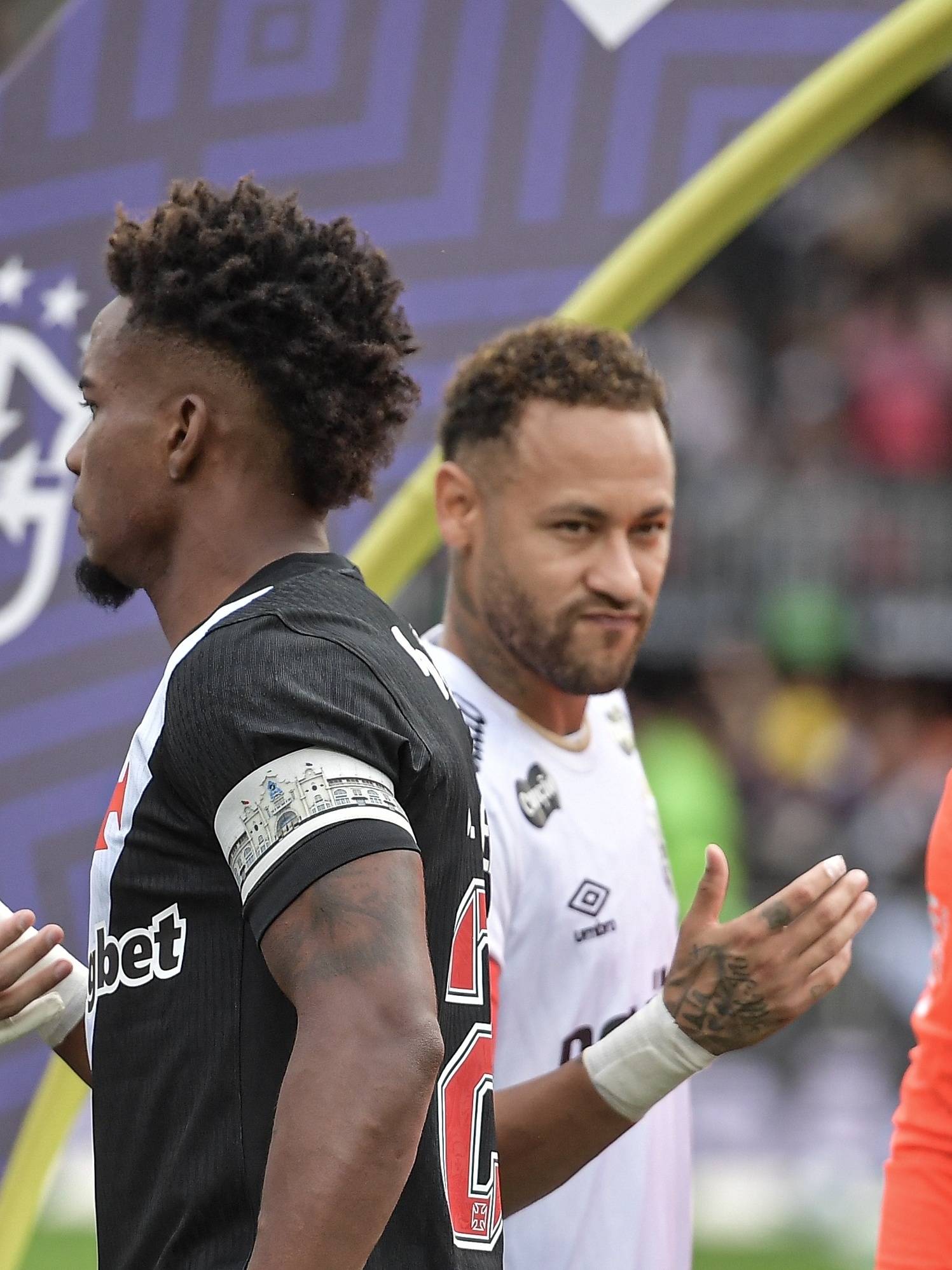 Thiago Mendes ignora Neymar em Vasco x Santos; entenda 'treta