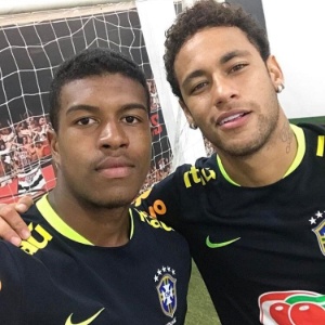 Léo Natel posa com Neymar antes de treino da seleção; garoto vai ao Chipre - Arquivo pessoal