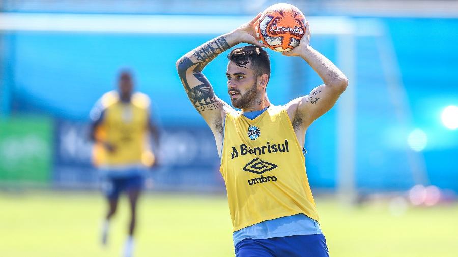 Felipe Vizeu começará como titular pela primeira vez neste domingo, em Pelotas - Lucas Uebel/Grêmio