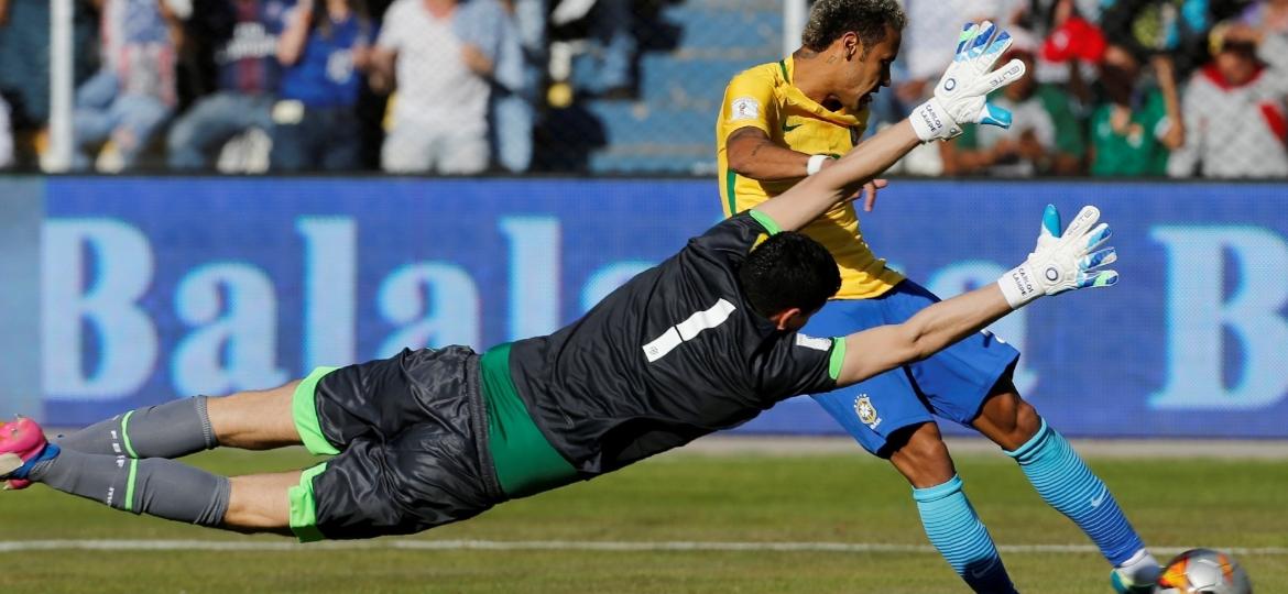 Carlos Lampe teve grande atuação contra o Brasil nas Eliminatórias para a Copa de 2018 - DAVID MERCADO/Reuters