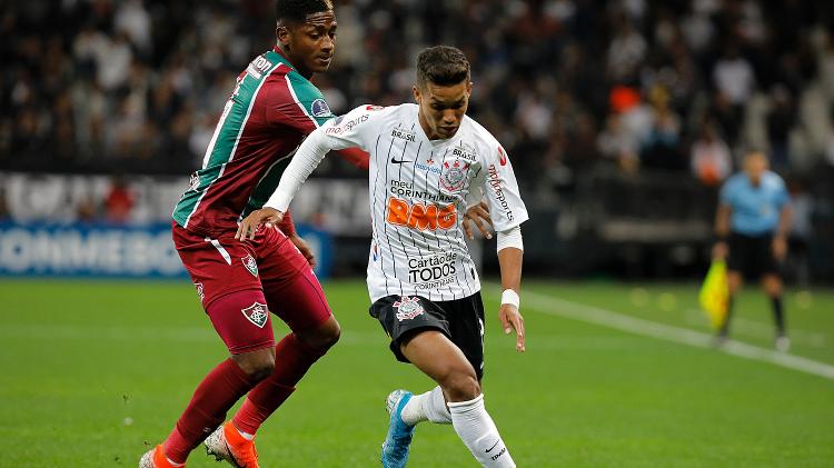 Pedrinho contra o Fluminense - Daniel Vorley/AGIF - Daniel Vorley/AGIF