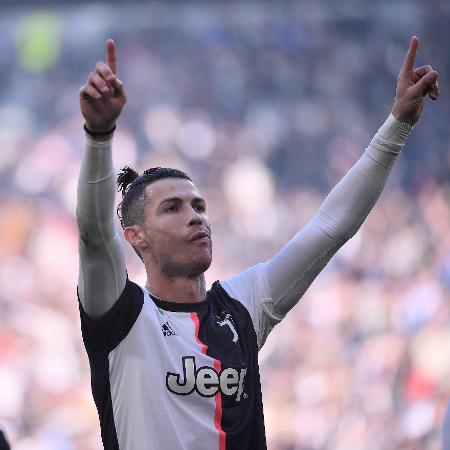 02.fev.2020 - Cristiano Ronaldo comemora gol marcado pela Juventus contra a Fiorentina - Alberto Lingria/Xinhua