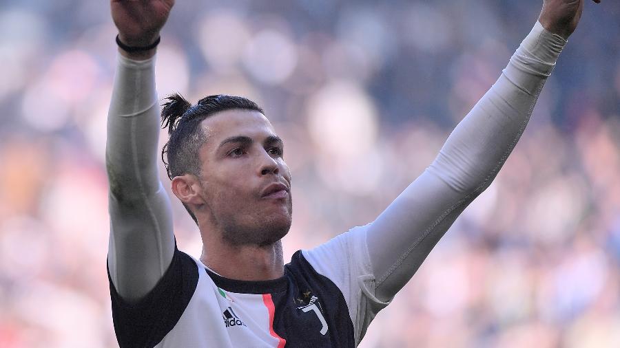 02.fev.2020 - Cristiano Ronaldo comemora gol marcado no Campeonato Italiano - Alberto Lingria/Xinhua