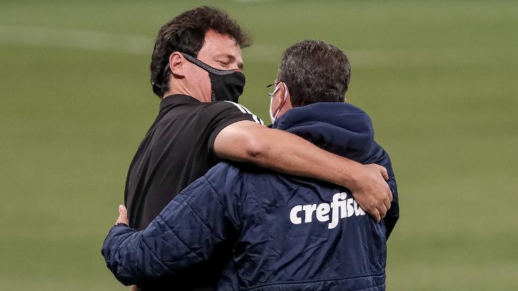 Vanderlei Luxemburg and Fernando Diniz greet each other before Palmeiras x São Paulo, for Brasileirão - Marcello Zambrana / AGIF - Marcello Zambrana / AGIF