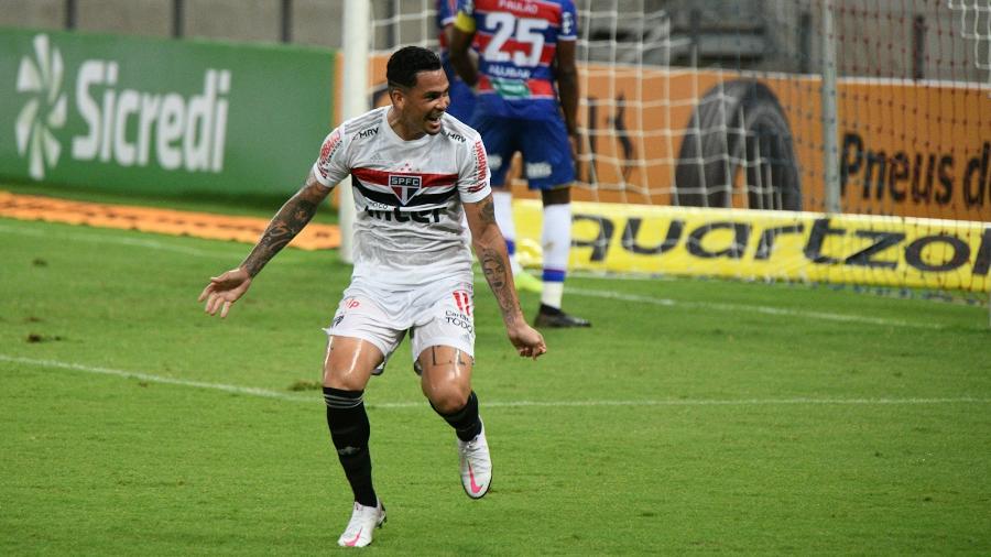 Luciano comemora seu gol pelo São Paulo na ida das oitavas da Copa do Brasil, contra o Fortaleza - Kely Pereira/AGIF