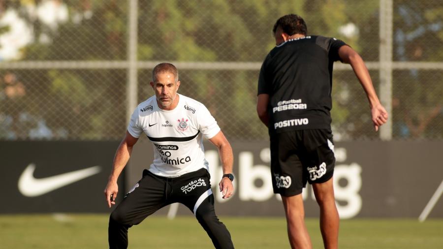 Sylvinho e Cantillo durante treino do Corinthians  - Rodrigo Coca/ Ag. Corinthians