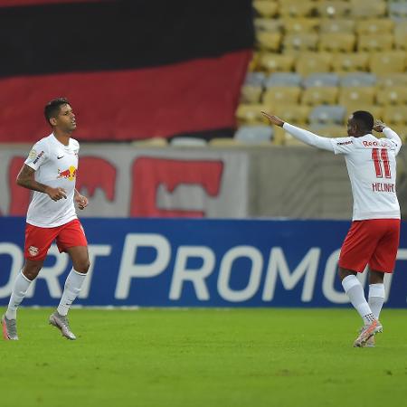 Aderlan comemora seu belo gol - Thiago Ribeiro/AGIF