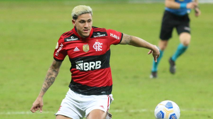 Pedro em ação durante a partida do Flamengo contra o Atlético-MG, pela 10ª rodada do Brasileirão 2021. - Fernando Moreno/AGIF