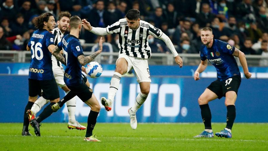 Inter e Juve se enfrentam hoje (12) no San Siro, pela Supercopa da Itália - Alessandro Garofalo/Reuters