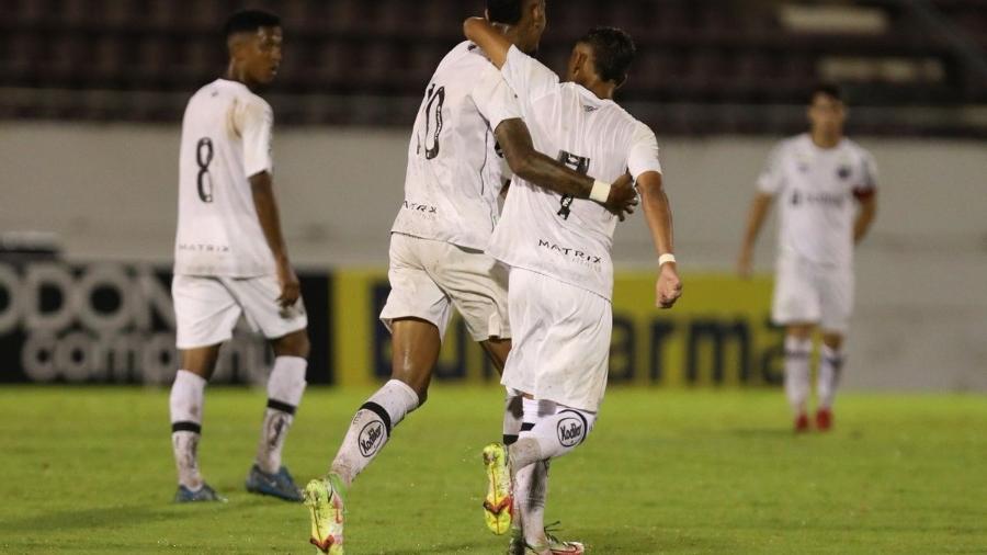 Rwan Seco e Weslley Patati comemoram gol pelo Santos na vitória contra o Rondoniense, pela Copa SP - Reprodução/Santos FC