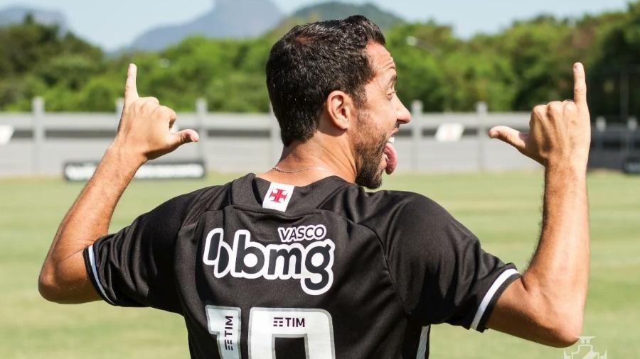 85,5% dos quase 19 mil votos na enquete escolheram a camisa 10 para Nenê atuar em 2022 pelo Vasco - Vitor Brugger / Vasco