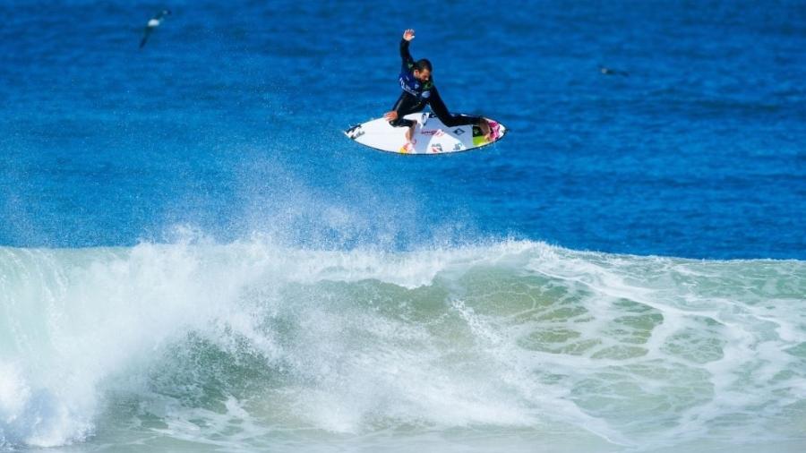 Italo Ferreia voa direto para a semifinal em Peniche - WSL