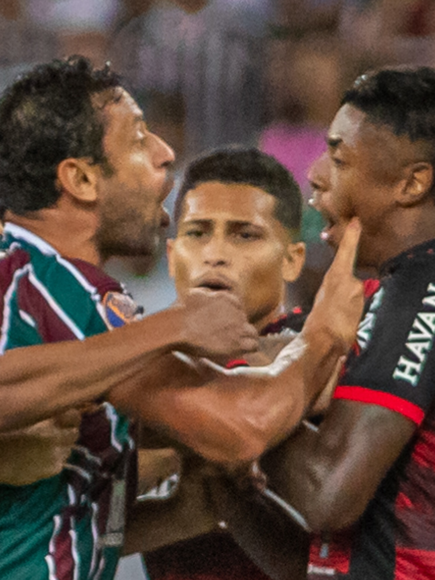 Com briga e seis expulsos no fim, Palmeiras e Flamengo empatam