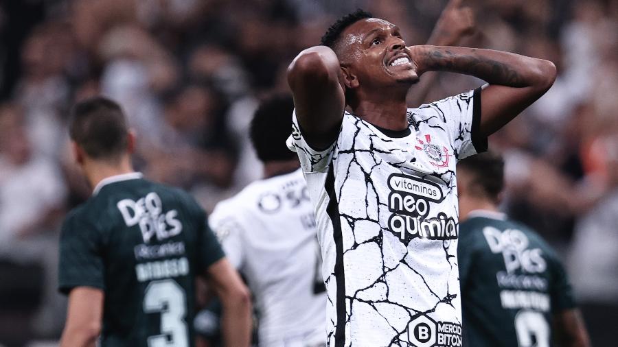 Jô lamenta chance perdida pelo Corinthians contra o Deportivo Cali pela Copa Libertadores - Ettore Chiereguini/AGIF