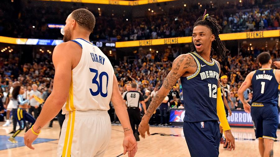 Stephen Curry e Ja Morant, após jogo 2 da série entre Golden State Warriors e Memphis Grizzlies - Justin Ford/Getty Images