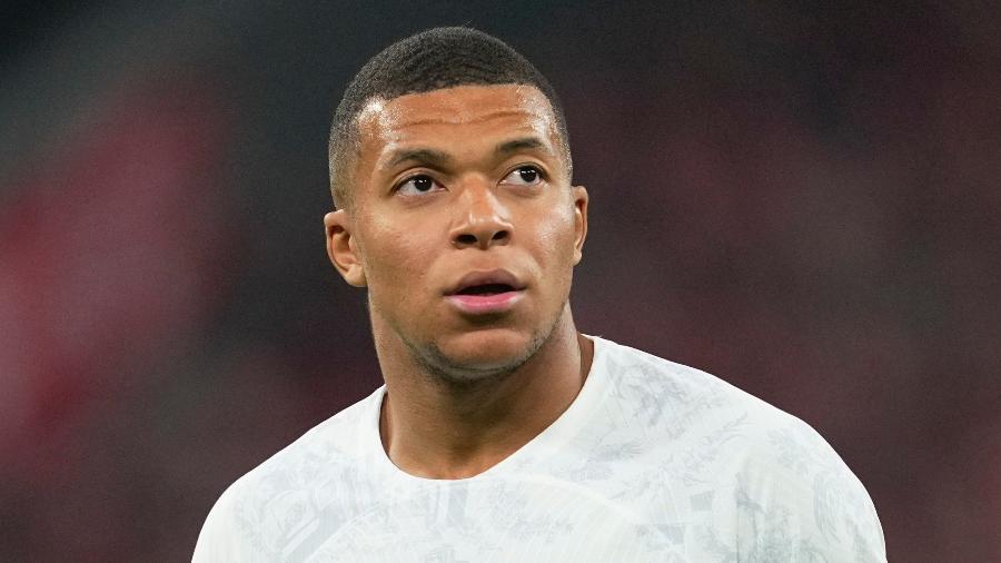 Mbappé com a camisa da seleção da França - Ulrik Pedersen/DeFodi Images via Getty Images